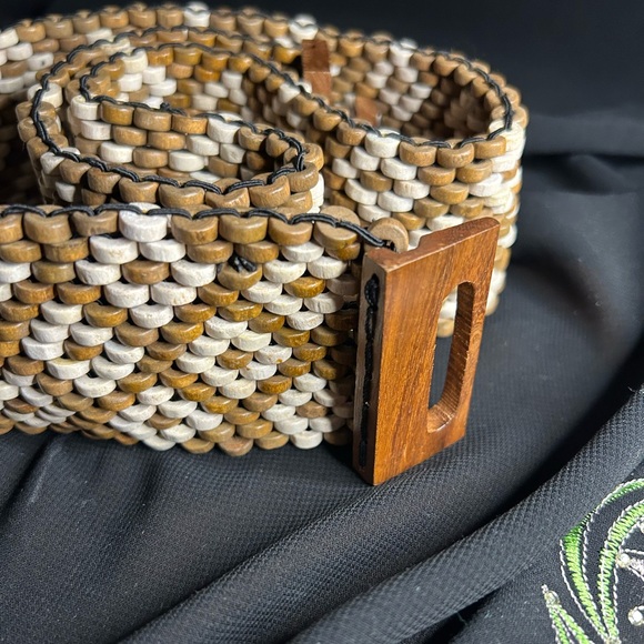 VTG Unique Brown and White Wood beaded stretch belt with wood clasp - Picture 3 of 6